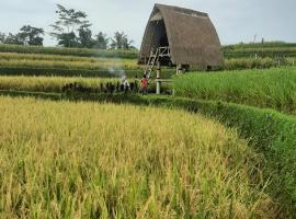 Swaha Retreat & Eco Park Ubud，位于吉安雅的豪华帐篷营地