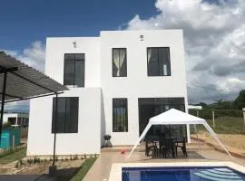 Villa con piscina privada y zona bbq en condominio