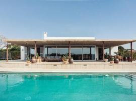 Villa Tramuntana, Contemporary and amazing villa with private pool，位于Cap d'en Font的酒店