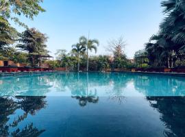 KEUR FEGU EXCLUSIVE LODGE，位于Ndiorhorh的带泳池的酒店