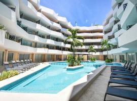 The Gallery Condos Playa de Carmen，位于普拉亚卡门的带停车场的酒店