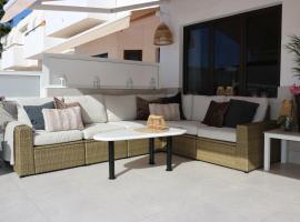 BIG sun terrace renovated 2-bedroom luxury duplex，位于莫甘的豪华酒店