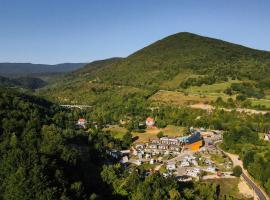 Mobile Homes Camping Plitvice，位于斯莫利亚纳茨的自助式住宿