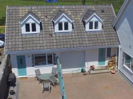 Sea dream lodge -coastal location/sea views/self-contained，位于Southerndown的木屋