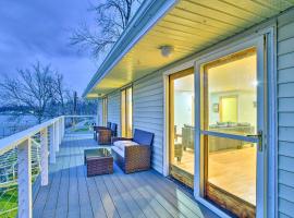 Honeoye Lake House with Community Amenities!，位于Honeoye的酒店