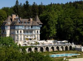Château des Avenieres - Relais & Châteaux，位于克吕塞耶圣诞老人村附近的酒店
