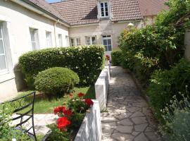 HOTEL LA COGNETTE A 25 Kilomètres de Châteauroux et 30 Kilomètres de Bourges，位于伊苏丹的酒店