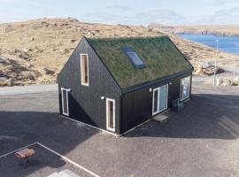 Vacation Home / Scenic Nature / Sandoy / Beach，位于Sandur的酒店