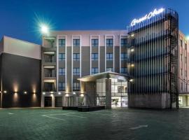 The Grand Aria Hotel and Conference Centre，位于哈博罗内塞雷茨·卡马爵士国际机场 - GBE附近的酒店