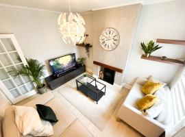***3 bedroom Home away from Home with BBQ grill***，位于查塔姆的酒店