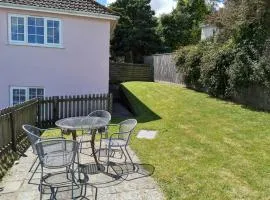 Comfortable ground floor 1 bed apartment with garden in great location