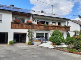 Fewo Sabrina EG & OG，位于Raisting的酒店