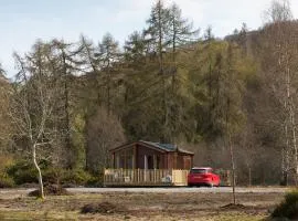 2-Bed Cottage with Hot Tub at Loch Achilty NC500