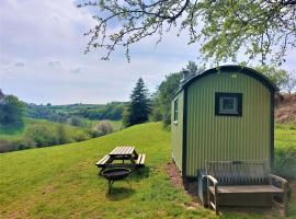 Usk Valley Shepherd's Hut，位于昆布兰卡利恩城堡附近的酒店