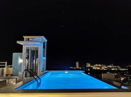 Serenity Penthouse - The Pinnacle of Luxury，位于马霍礁的酒店