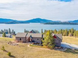 Spectacular lake-View retreat with Deck, Grill