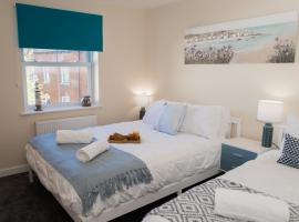 Lovely 2-bedroom Seaside Retreat with Free Parking，位于大雅茅斯的酒店