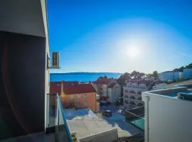 Deluxe 2 bedroom apartment with sea view