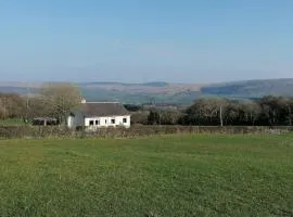 Rural Cosy Three Bedroom Cottage