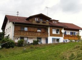 Ferienwohnung Nr 1, neben Bauernhof, Roßhaupten, Allgäu，位于罗斯豪普滕的公寓