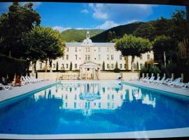 Mont Ventoux-Chateau Gipieres app nr 9，位于蒙布兰莱班的Spa酒店