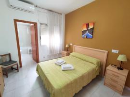 Hostal Neus，位于阿尔卡拉德克西韦尔特的酒店