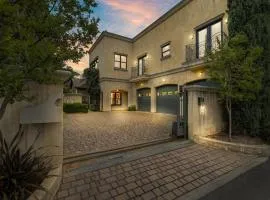 Cypress House & Studio, Walk to Healdsburg Plaza home