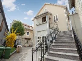Nice Apartment In Sinj With Wifi And 3 Bedrooms