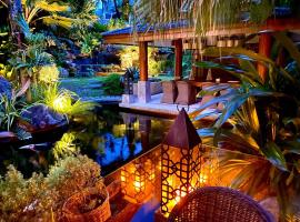 Villa on The Rocks, 4 bedrooms, Phuket，位于苏林海滩的酒店