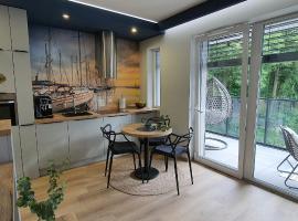 Apartament na turystycznej，位于奥斯特罗达的带泳池的酒店