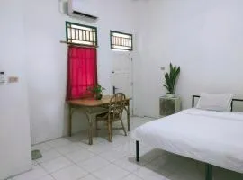 Ombai Guest House 27 Syariah Mitra RedDoorz