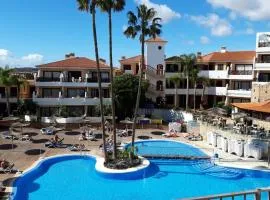 Apartment with pool and gardens near the coast