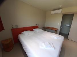 Logis Hôtel et Restaurant La Croix de Mille，位于Pampelonne的酒店