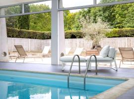 Best Western Plus Le Roi Arthur Hôtel & Spa，位于普洛埃尔梅勒的酒店