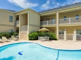 Courtyard condo with pool only 1/4 block to beach!