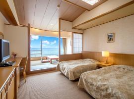 Mikazuki Sea-Park Hotel Katsuura，位于胜浦市鹈原海滩附近的酒店