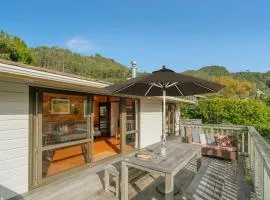 Beach Lovers Bach - Hahei Holiday Home