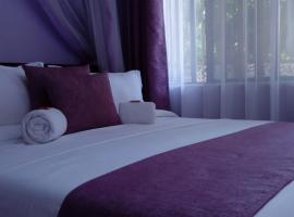 Rosa Gardens Hotel，位于Muhoroni的酒店