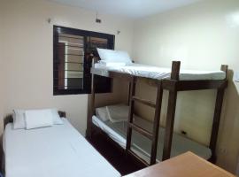RedDoorz @ JJ & KAYE APARTMENT，位于Carmen的酒店
