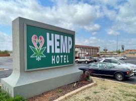 Hemp Hotel a Travelodge by Wyndham Oklahoma City North，位于俄克拉何马城的酒店