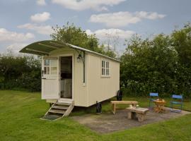 Mill Farm Shepherds Hut，位于大德里菲尔德斯基普希城堡山附近的酒店