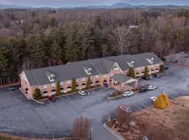 Mountain Inn & Suites Flat Rock