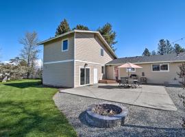 Ellensburg Home with Mountain Views on 3 Acres!，位于埃伦斯堡的乡村别墅