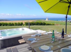 Panoramic Sea View and Jacuzzi, Premium, Telgruc-sur-Mer，位于Telgruc-sur-Mer的海滩短租房