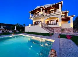 Luxury Villa Makris with private heatable pool by DadoVillas