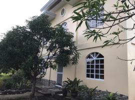 桑多尔旅馆，位于隆的酒店