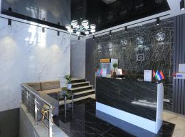 Hayot Plaza Hotel，位于Yunusobod的酒店