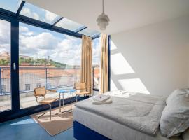 Hotel Avion - National Cultural Monument - ICONIC HOUSES ORG，位于布尔诺的酒店