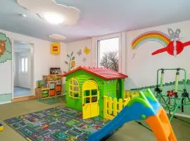 TREEHOUSE for 14 People- Indoor Playground - SSC - Shared House&Garden