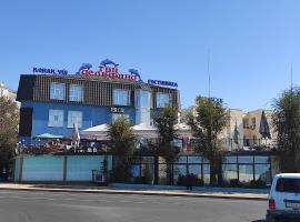 Three Dolphins Hotel，位于阿克套的酒店